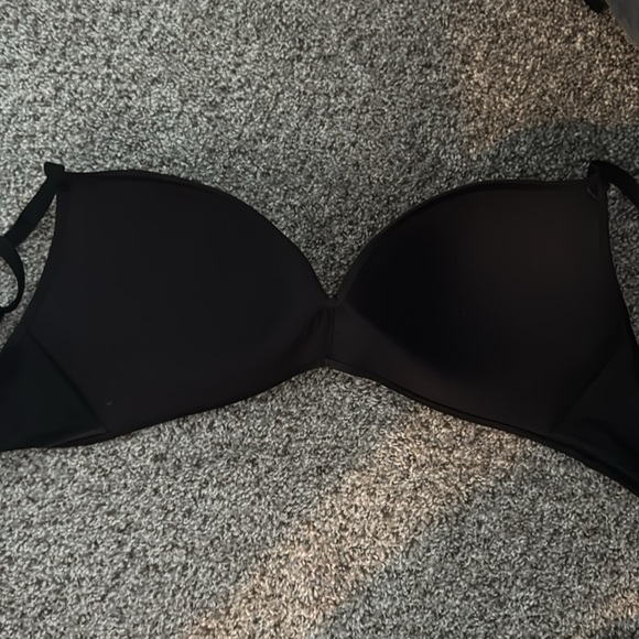 Like new VS bra - Picture 2 of 3